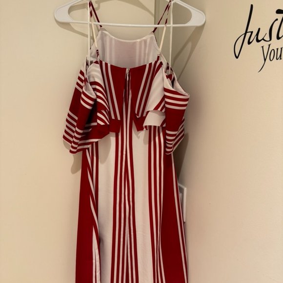 Off-Shoulder Dress - Picture 4 of 5